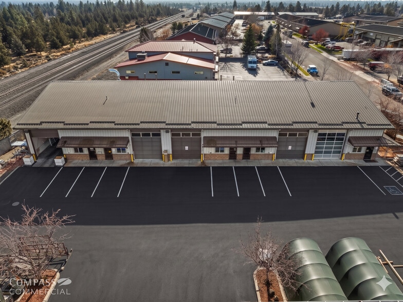20680 Carmen Loop, Bend, OR à vendre - Photo du bâtiment - Image 3 de 25