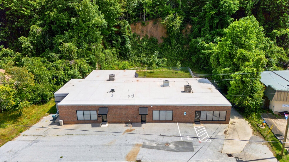 1141 S Trade St, Tryon, NC for lease - Building Photo - Image 2 of 34