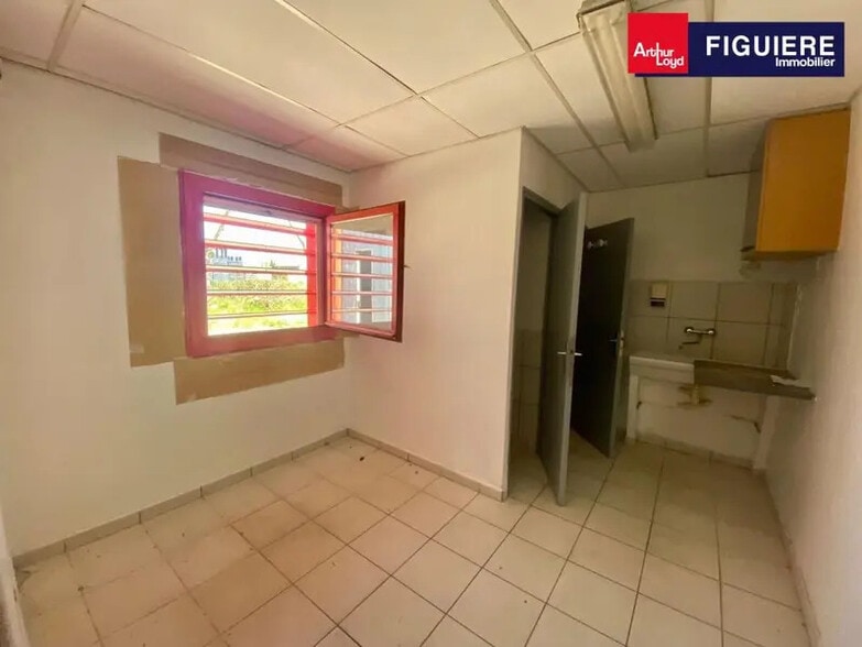 Flex in Lançon-Provence for lease - Building Photo - Image 2 of 9
