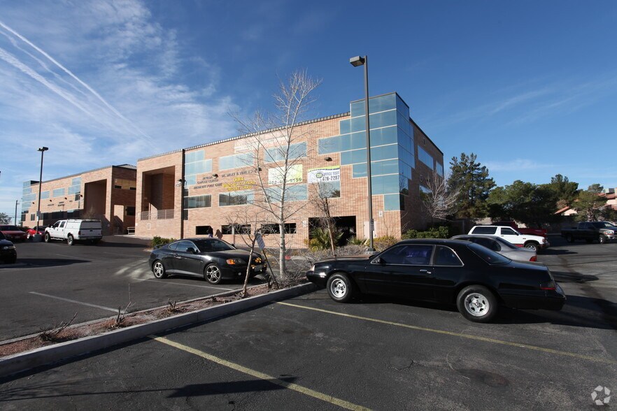 1321 S Rainbow Blvd, Las Vegas, NV à vendre - Photo du bâtiment - Image 2 de 8