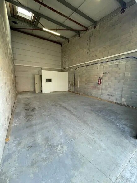 Flex in Aubagne for lease - Building Photo - Image 3 of 5