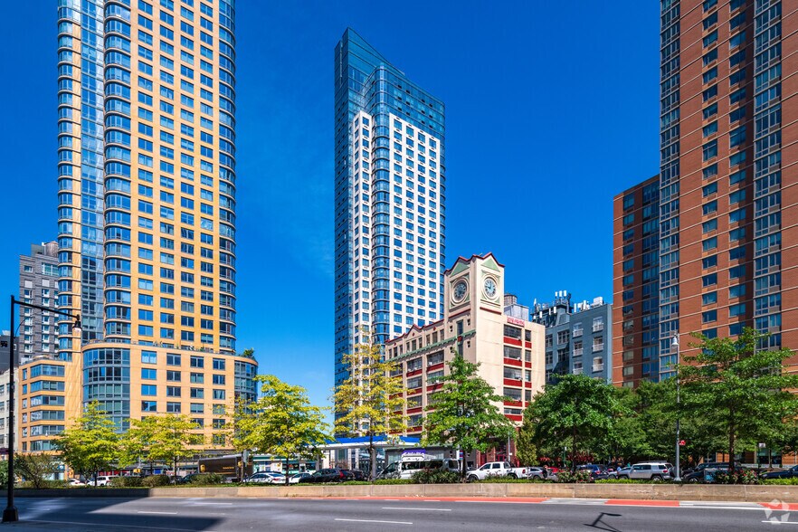 309 Gold St, Brooklyn, NY à louer - Photo du bâtiment - Image 3 de 8