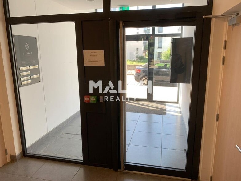 Office in Rillieux-la-Pape for lease - Building Photo - Image 2 of 13