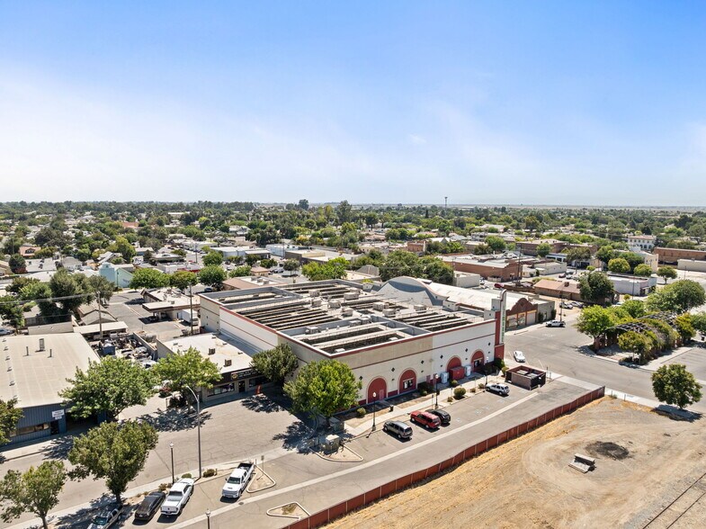 400 Follett St, Lemoore, CA à vendre - Photo du bâtiment - Image 3 de 35