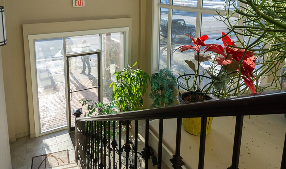 4630-4632 16 Ave NW, Calgary, AB à vendre - Photo du bâtiment - Image 1 de 1