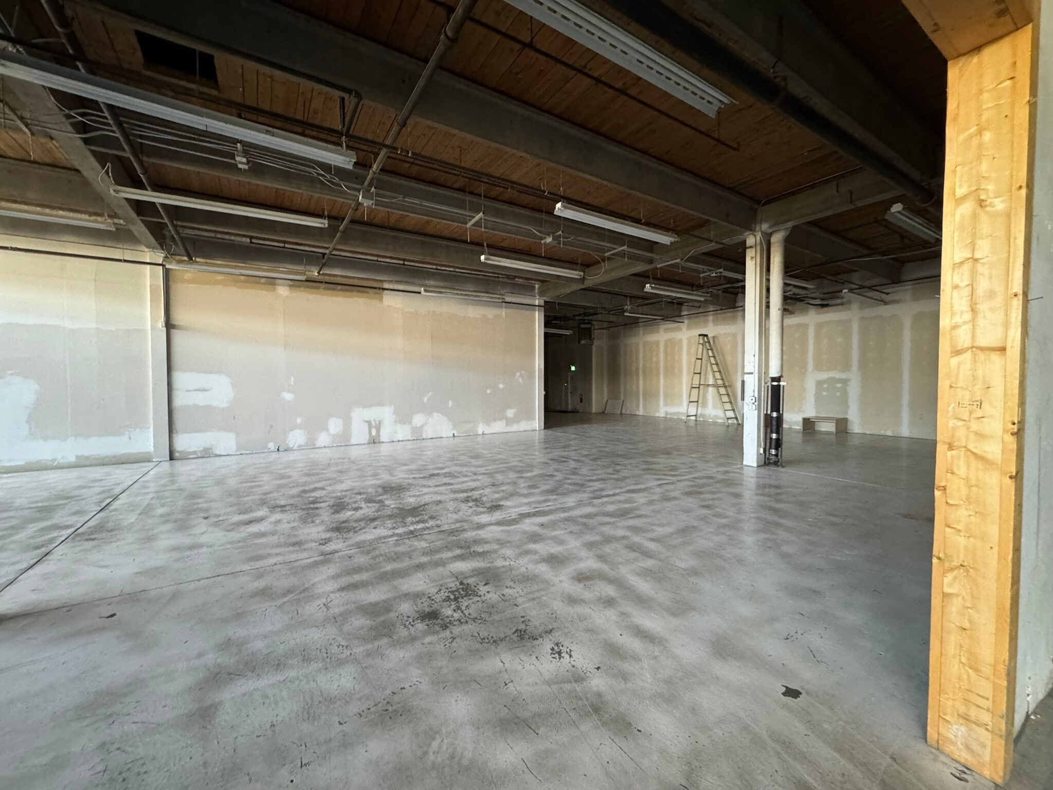 3603-3639 8 St SE, Calgary, AB for lease Interior Photo- Image 1 of 6