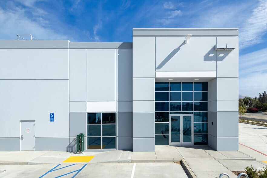 7225 Old 215 Frontage Rd. & Alessandro Blvd, Riverside, CA for lease - Building Photo - Image 2 of 6