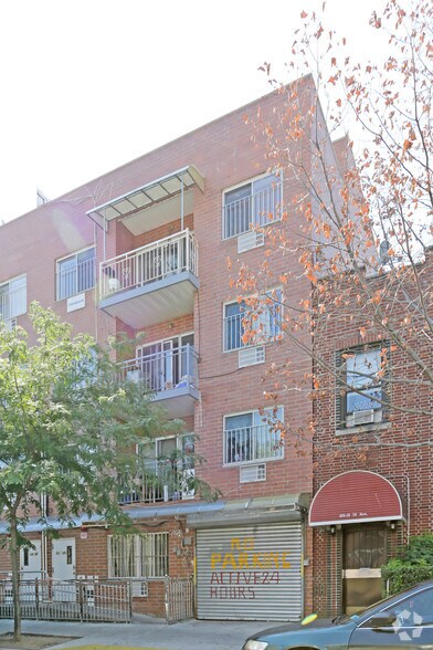 10820 38th Ave, Corona, NY à vendre - Photo principale - Image 1 de 1