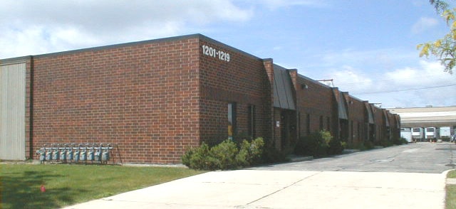 1201-1219 Paramount Pky, Batavia, IL for lease - Primary Photo - Image 1 of 20
