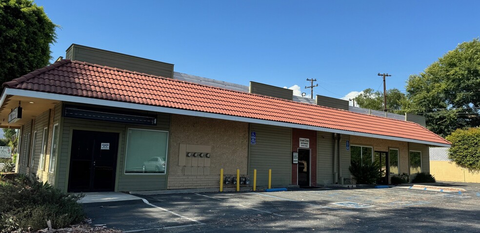 1620 S Grand Ave, Glendora, CA à louer - Photo du bâtiment - Image 1 de 3