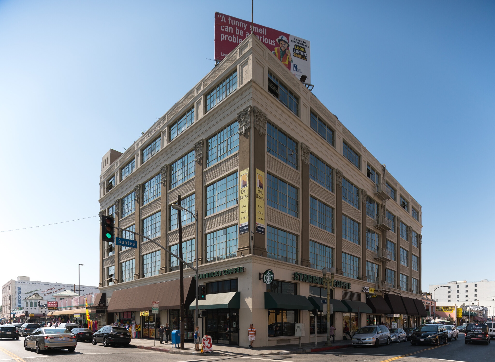 908 Santee St, Los Angeles, CA à louer Photo principale- Image 1 de 2