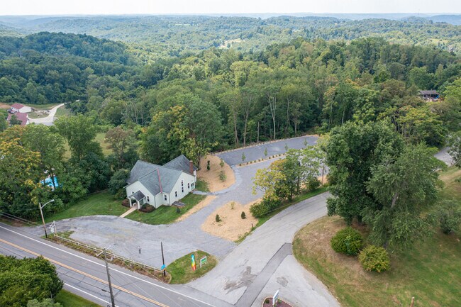 Plus de détails pour 2802 Conway Wallrose Rd, Baden, PA - Spécialité à vendre