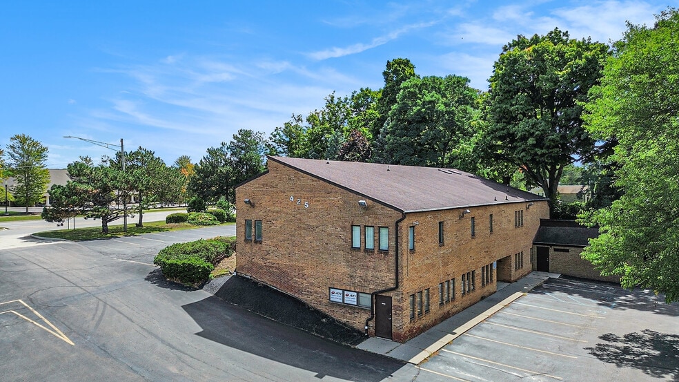 425 N Park Blvd, Lake Orion, MI for sale - Building Photo - Image 2 of 11