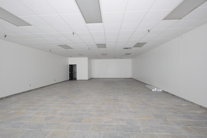 1700 E Thompson Blvd, Ventura, CA à louer - Photo du bâtiment - Image 3 de 8