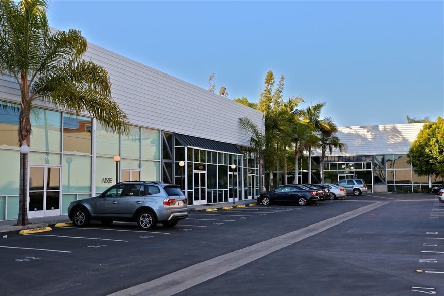 4052-4058 Del Rey Ave, Marina del Rey, CA for lease - Building Photo - Image 3 of 23