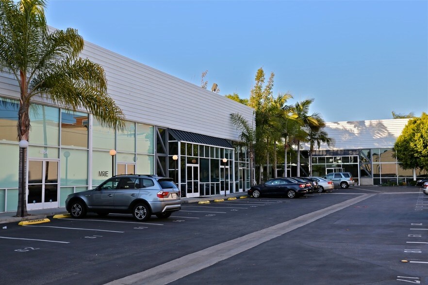 4052-4058 Del Rey Ave, Marina del Rey, CA à louer - Photo du bâtiment - Image 3 de 23