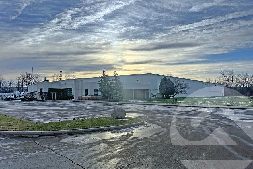 220 N Alloy Dr, Fenton, MI for sale - Building Photo - Image 1 of 1