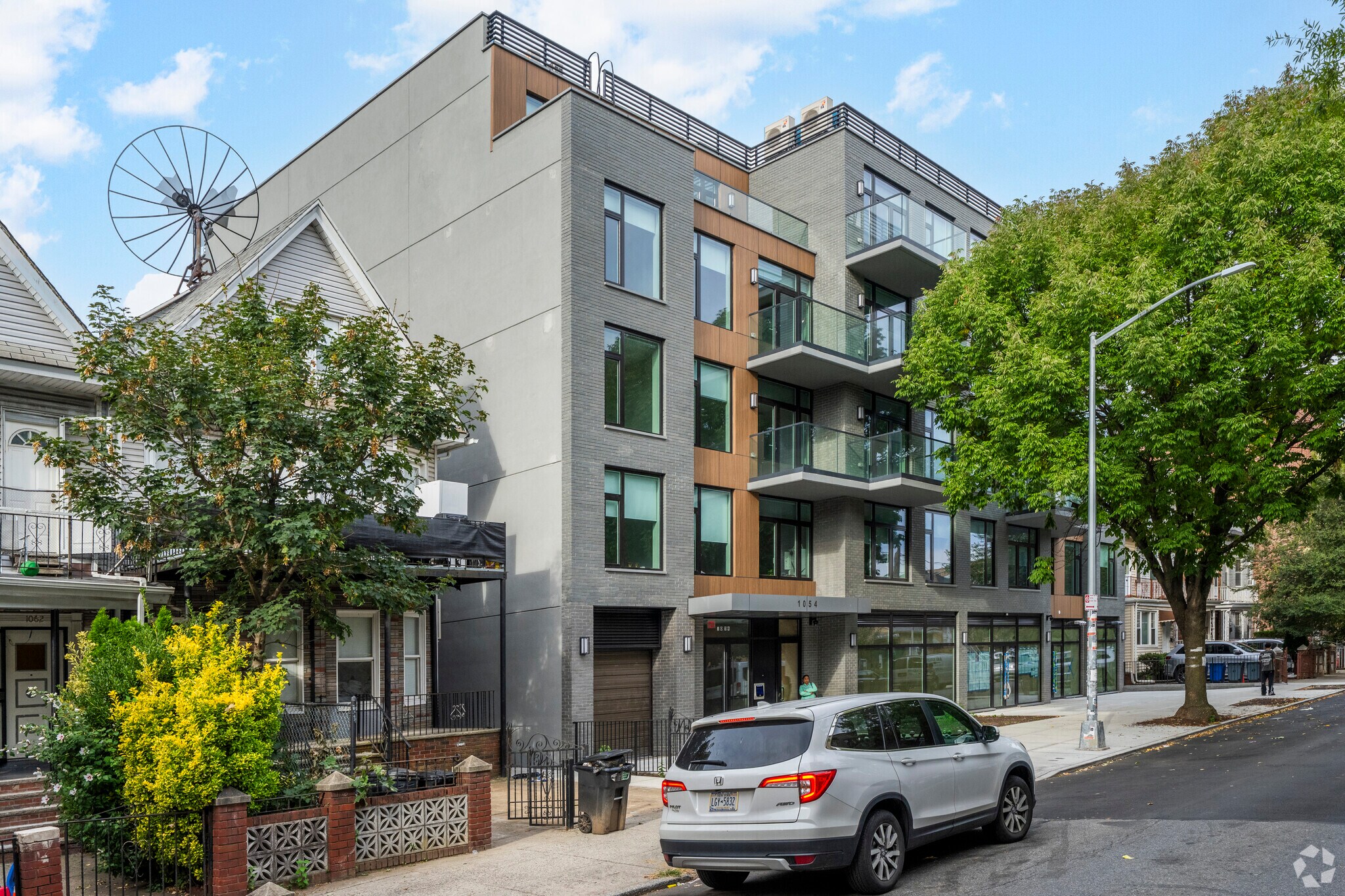 1054 41st St, Brooklyn, NY à louer Photo principale- Image 1 de 5