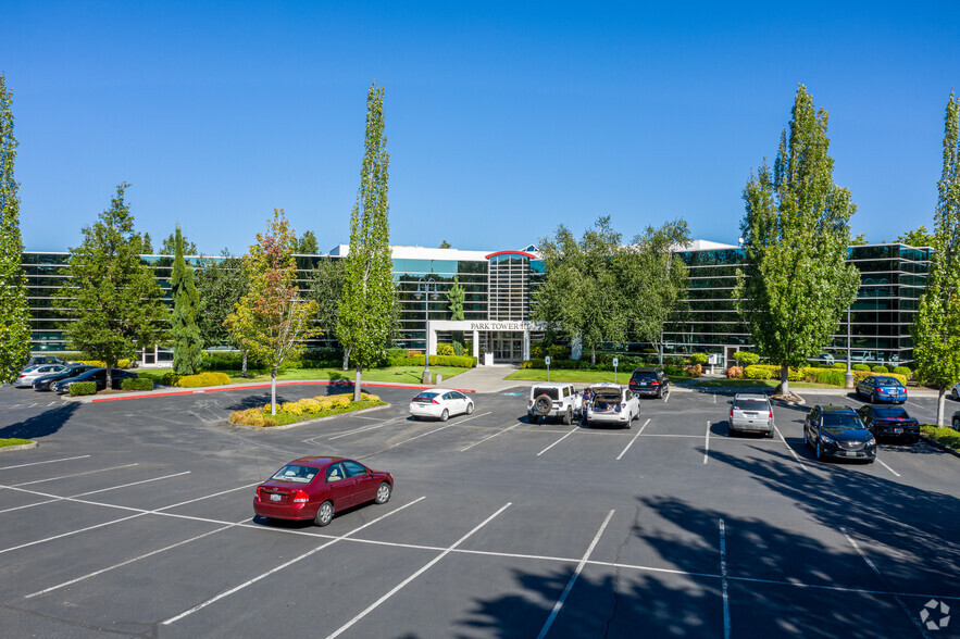 222 NE Park Plaza Dr, Vancouver, WA for lease - Building Photo - Image 2 of 6