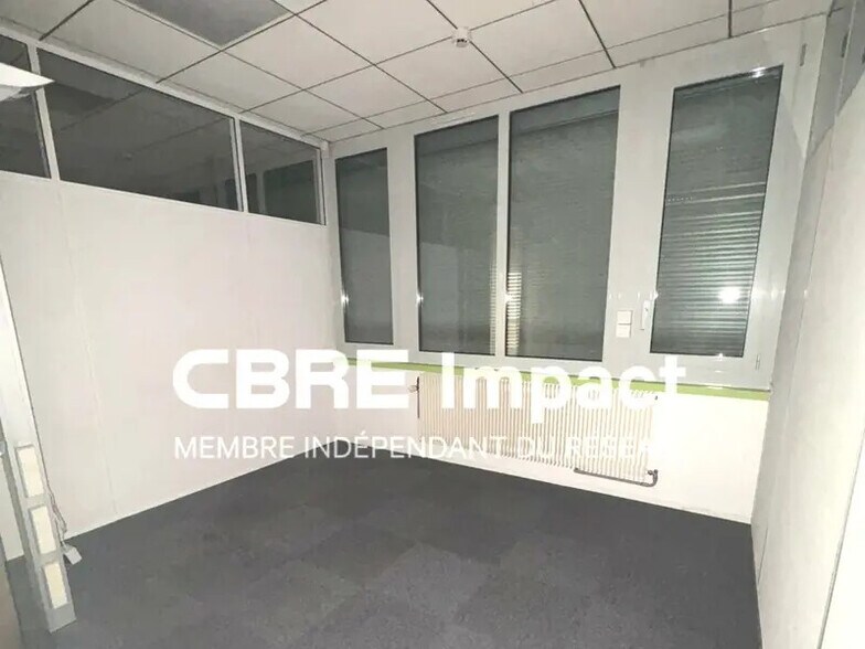 Office in Dijon for lease - Interior Photo - Image 2 of 4