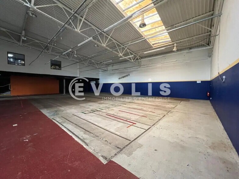 Retail in Pessac for lease - Interior Photo - Image 2 of 8