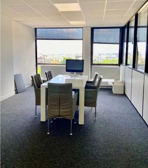 Office in Saint-Cloud for lease - Interior Photo - Image 3 of 8