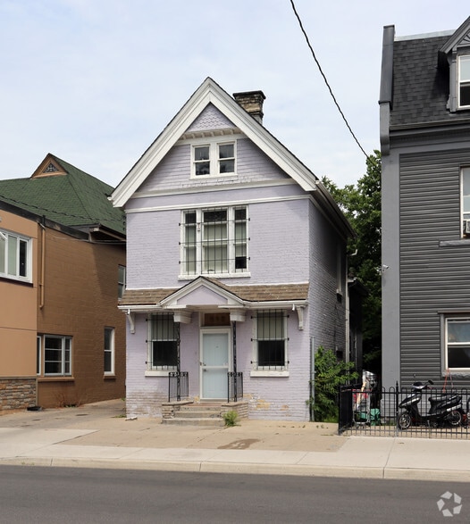 532 Dundas St, London, ON à vendre - Photo du bâtiment - Image 2 de 2