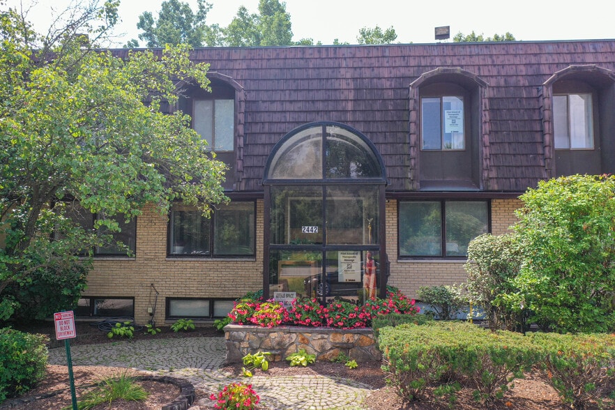 2442 E Maple Ave, Flint, MI à louer - Photo du bâtiment - Image 2 de 24