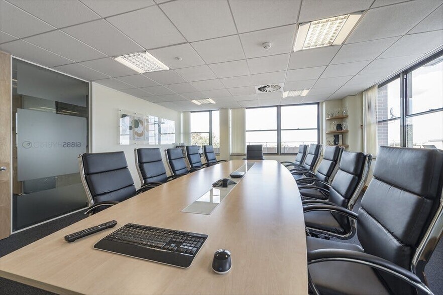 Railway Appr, Wallington for lease - Building Photo - Image 2 of 7