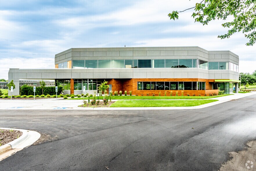 11250 Corporate Ave, Lenexa, KS à louer - Photo du bâtiment - Image 1 de 7