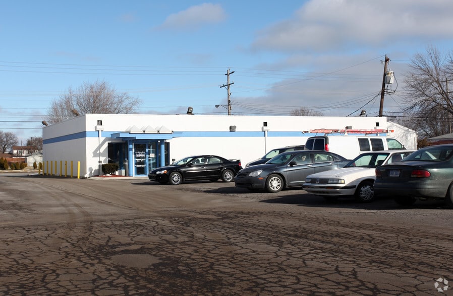 2870 14 Mile Rd, Warren, MI for sale - Building Photo - Image 3 of 7