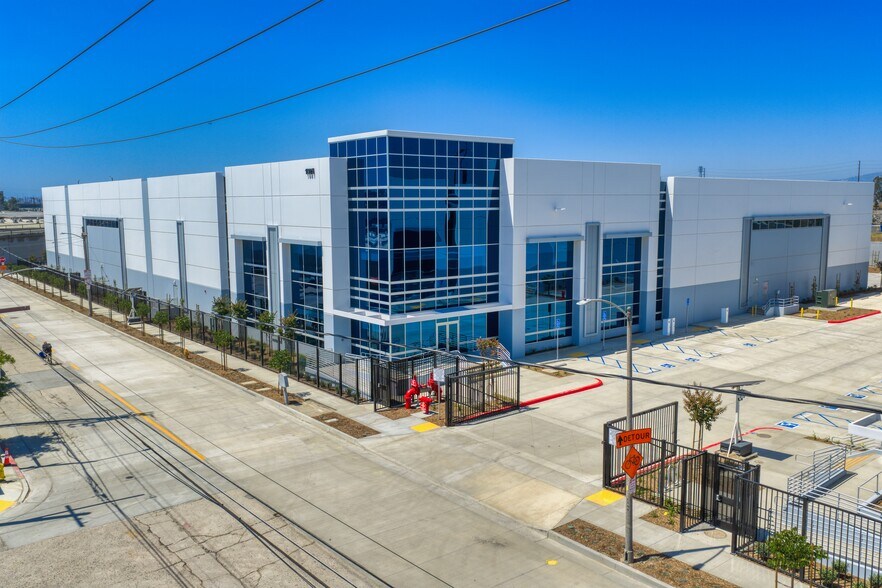 929 W Anaheim St, Long Beach, CA à louer - Photo du bâtiment - Image 2 de 3