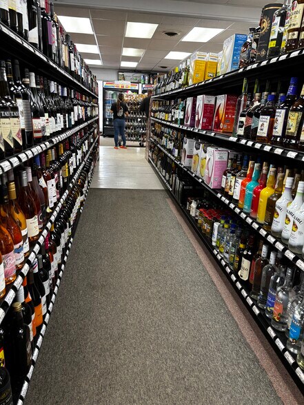 529 Iris Dr, Sterling, CO à vendre - Photo du bâtiment - Image 3 de 15