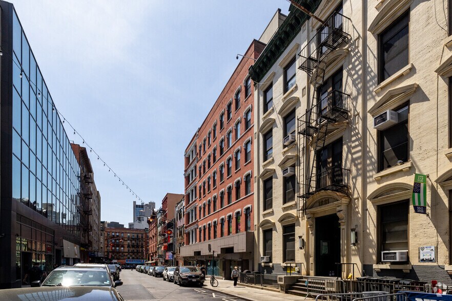 13 Elizabeth St, New York, NY à louer - Photo du bâtiment - Image 2 de 5