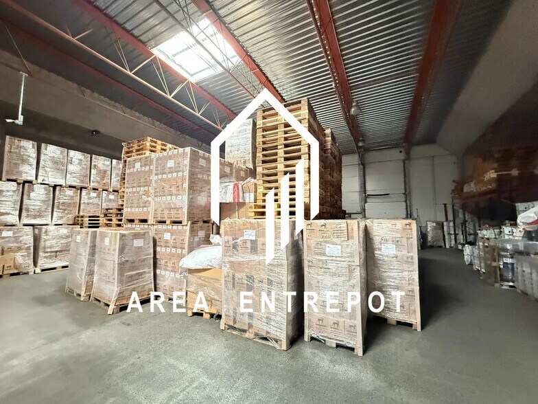 Flex in Vitrolles for lease - Interior Photo - Image 3 of 7