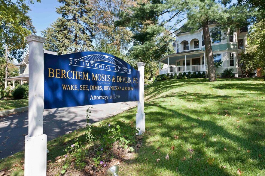 27 Imperial Ave, Westport, CT à louer - Photo du bâtiment - Image 2 de 10