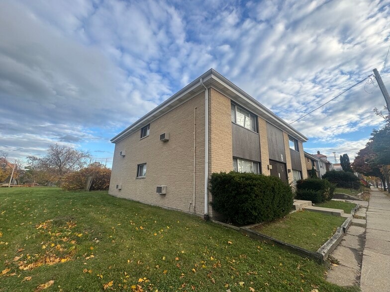 944 N 20th St, Milwaukee, WI for sale - Building Photo - Image 2 of 24