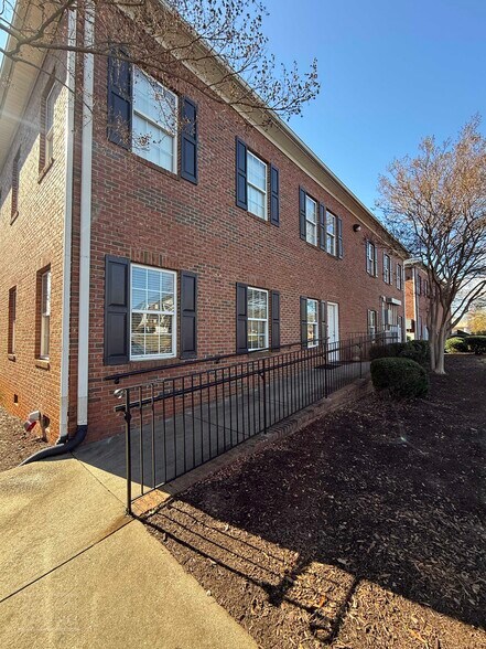 3443 Pelham Rd, Greenville, SC à louer - Photo du bâtiment - Image 3 de 13