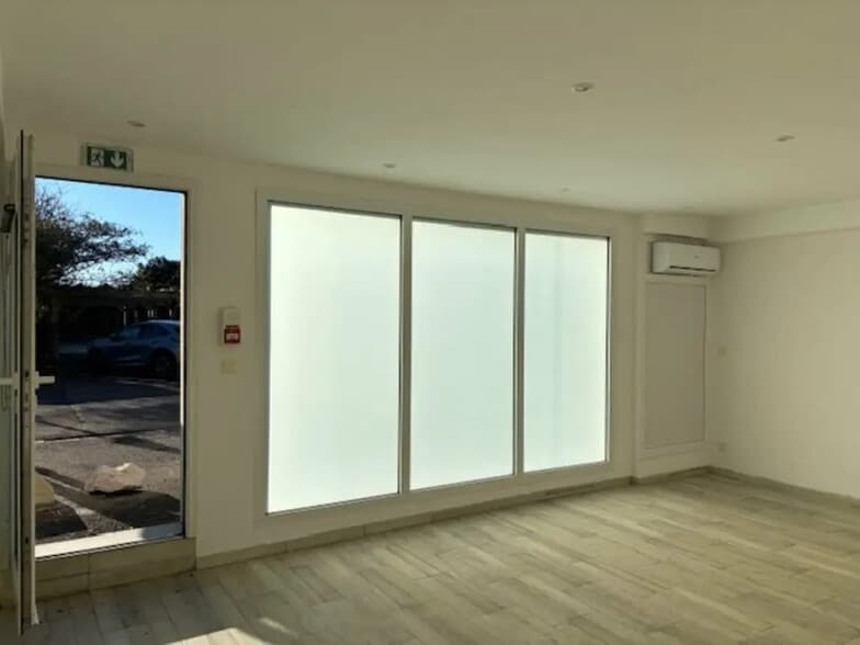 Commerce de détail dans Fos-sur-Mer à louer - Photo intérieure - Image 2 de 5