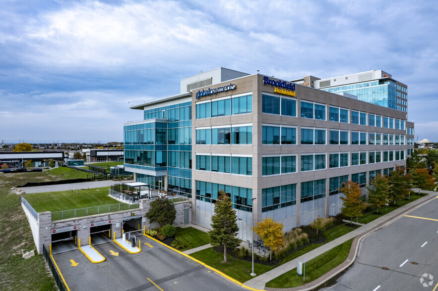 3381 Steeles Ave E, Toronto, ON à louer - Photo du bâtiment - Image 2 de 8