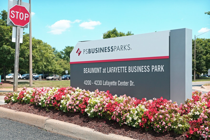 4230 Lafayette Center Dr, Chantilly, VA à louer - Photo du bâtiment - Image 3 de 10