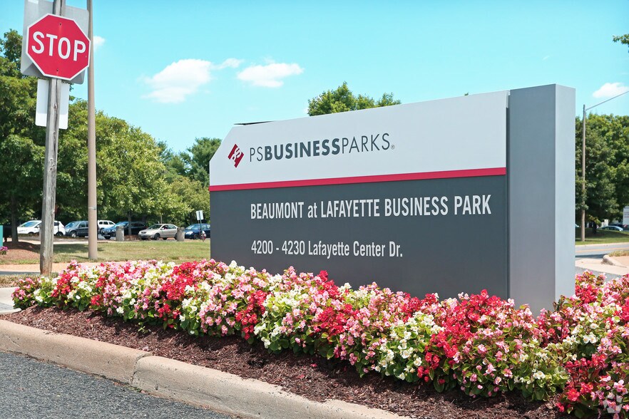 4230 Lafayette Center Dr, Chantilly, VA à louer - Photo du bâtiment - Image 3 de 10