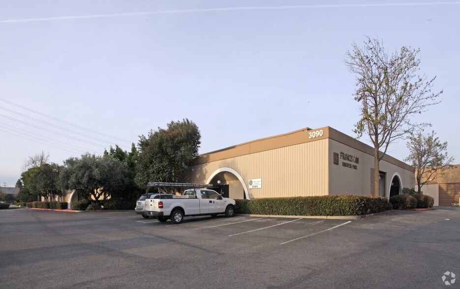 3030-3090 Lawrence Expy, Santa Clara, CA à louer - Photo du bâtiment - Image 3 de 11