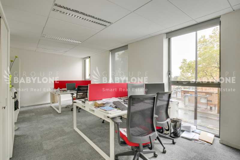 Bureau dans Rueil-Malmaison à louer - Photo intérieure - Image 2 de 12