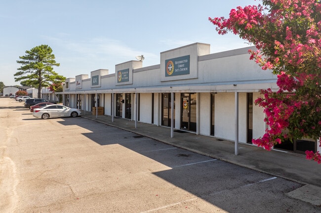 More details for 1100-1120 Luke St, Irving, TX - Industrial for Lease