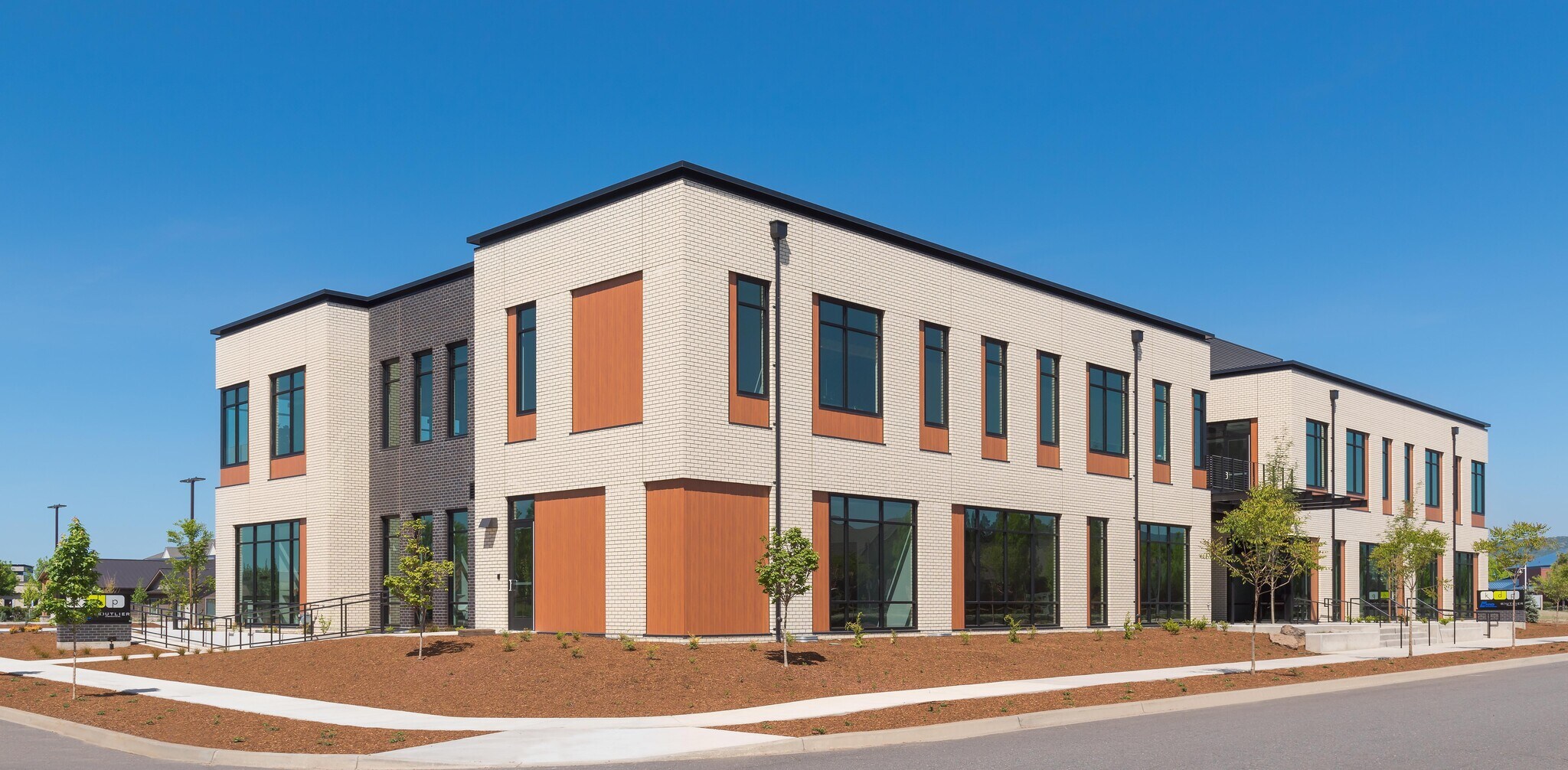 841 Ohare Pky, Medford, OR for lease Primary Photo- Image 1 of 6