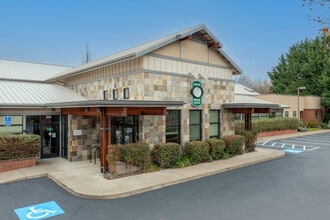 4135 Quest Dr, Eugene, OR for lease Interior Photo- Image 2 of 14