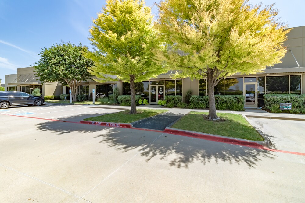 Watters Road Office Investment Portfolio portefeuille de 4 propriétés à vendre sur LoopNet.ca Photo principale- Image 1 de 16