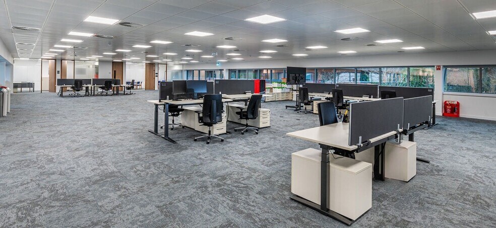 2 Millboard Rd, Bourne End à louer - Photo intérieure - Image 2 de 4