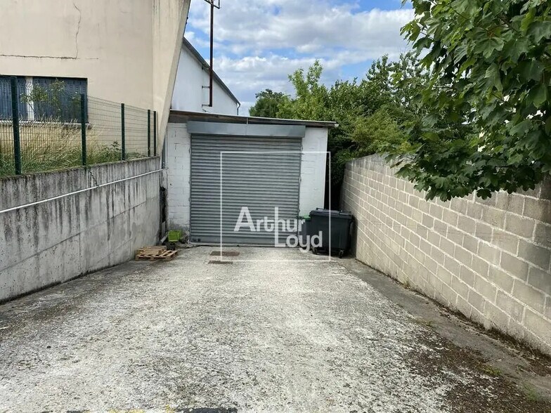 Local d'activités dans Ormoy à vendre - Photo du bâtiment - Image 3 de 4